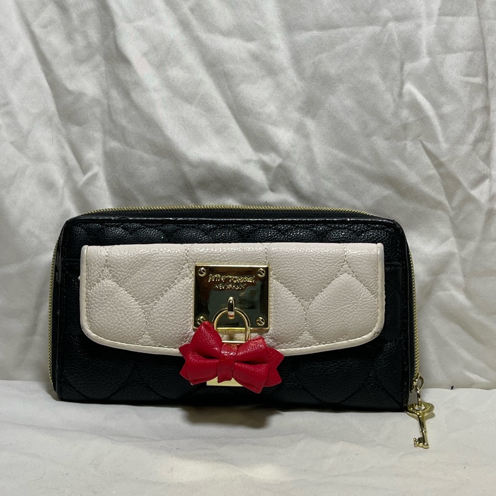 Betsy Johnson Zipper Wallet